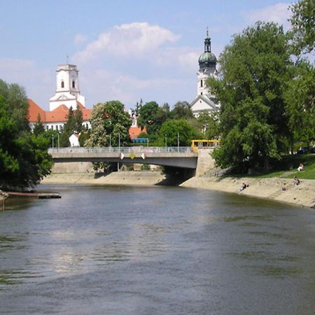 Hostel Maros Győr Esterno foto