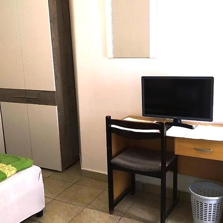 Hostel Maros Győr Esterno foto