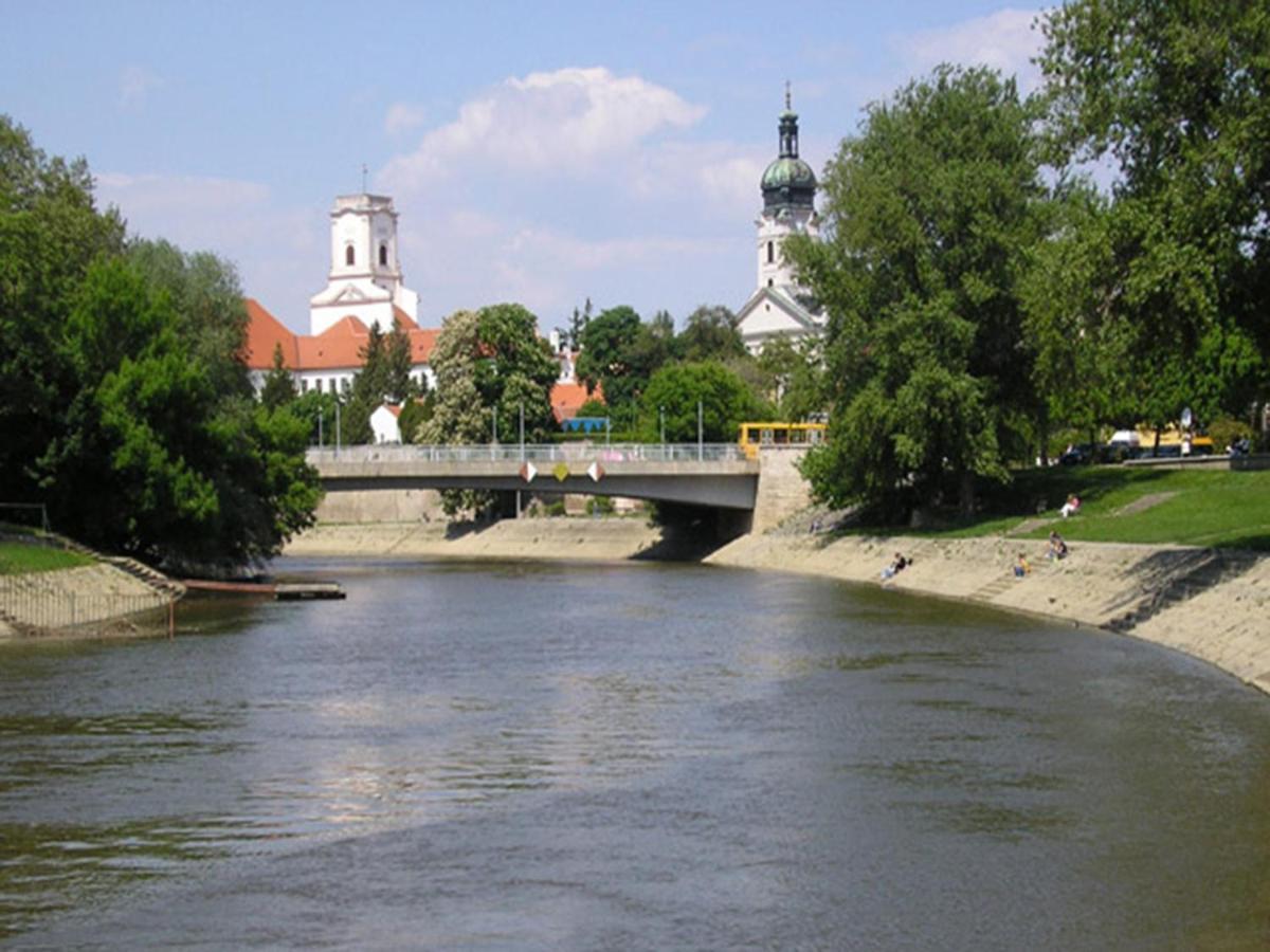 Hostel Maros Győr Esterno foto