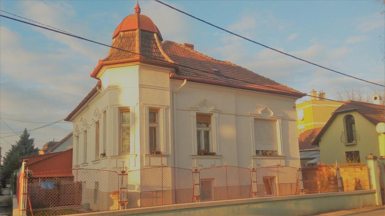 Hostel Maros Győr Esterno foto