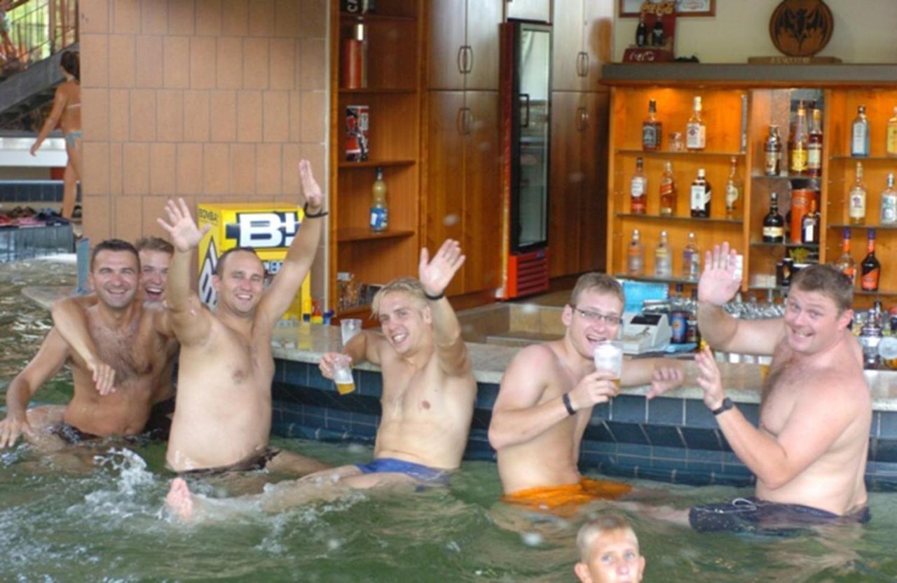 Hostel Maros Győr Esterno foto