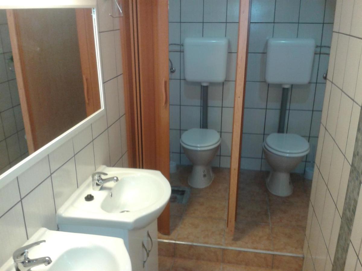 Hostel Maros Győr Esterno foto