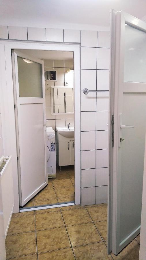 Hostel Maros Győr Esterno foto