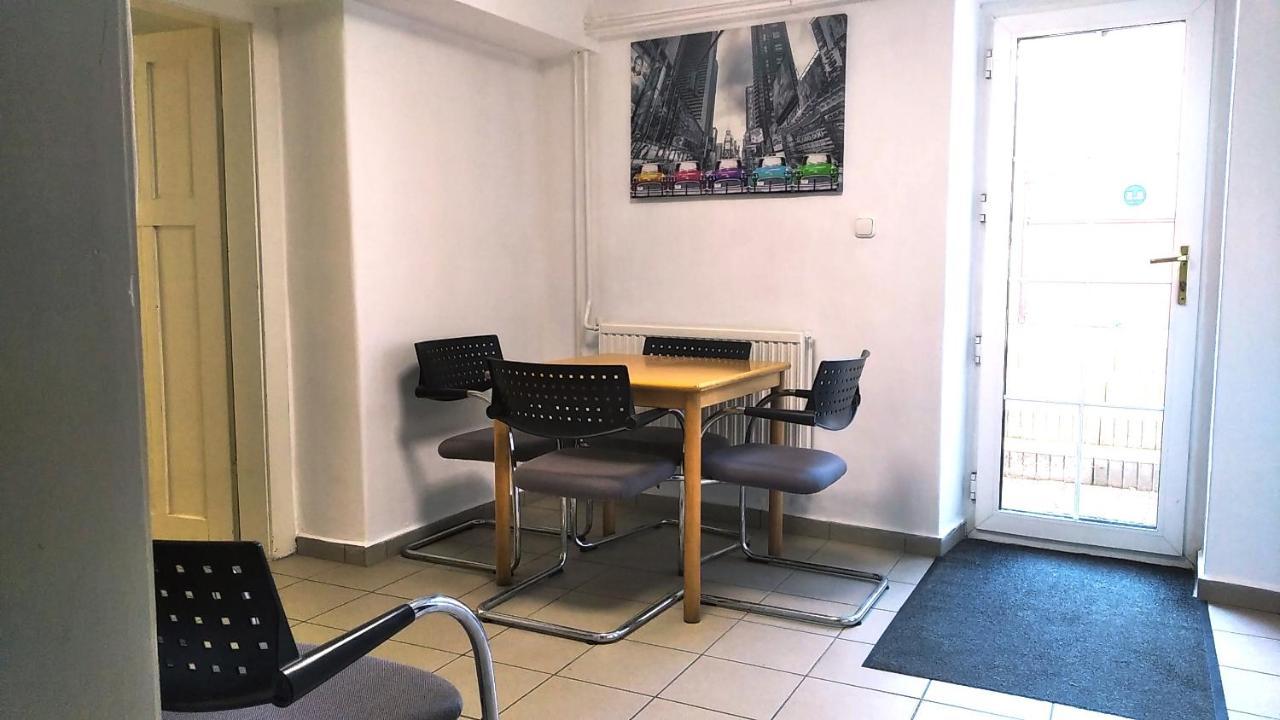 Hostel Maros Győr Esterno foto