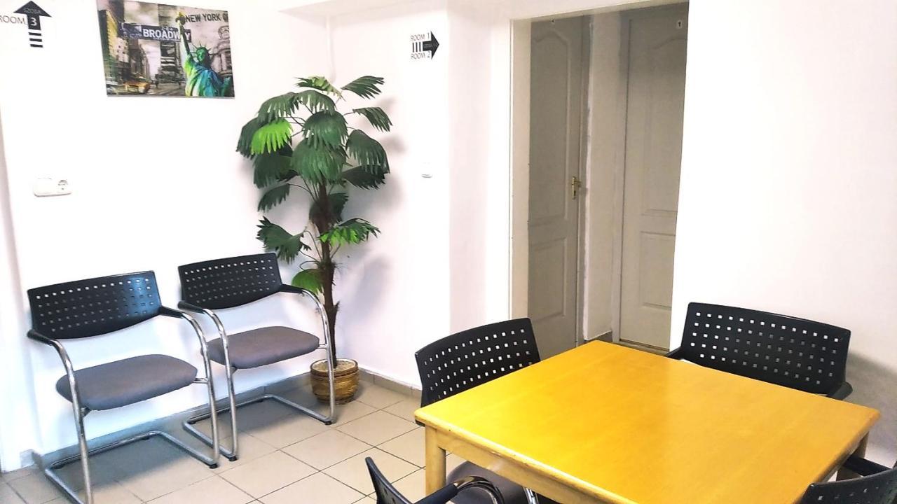 Hostel Maros Győr Esterno foto
