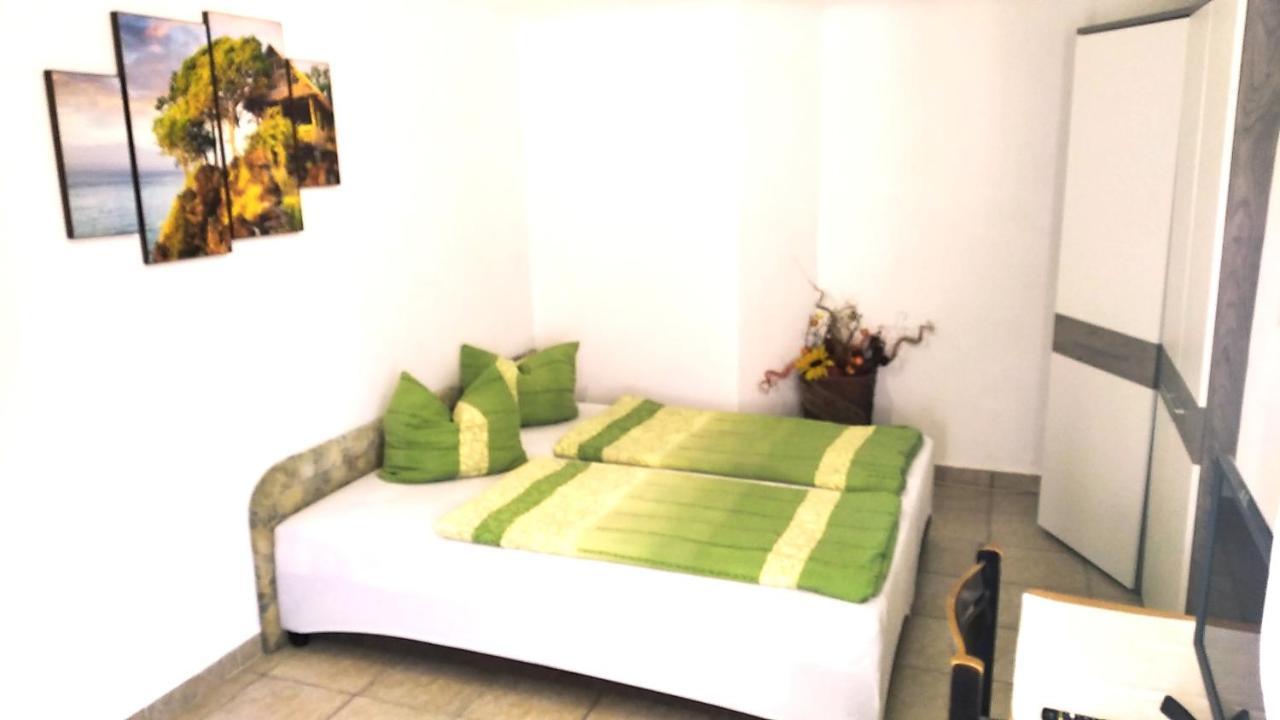 Hostel Maros Győr Esterno foto