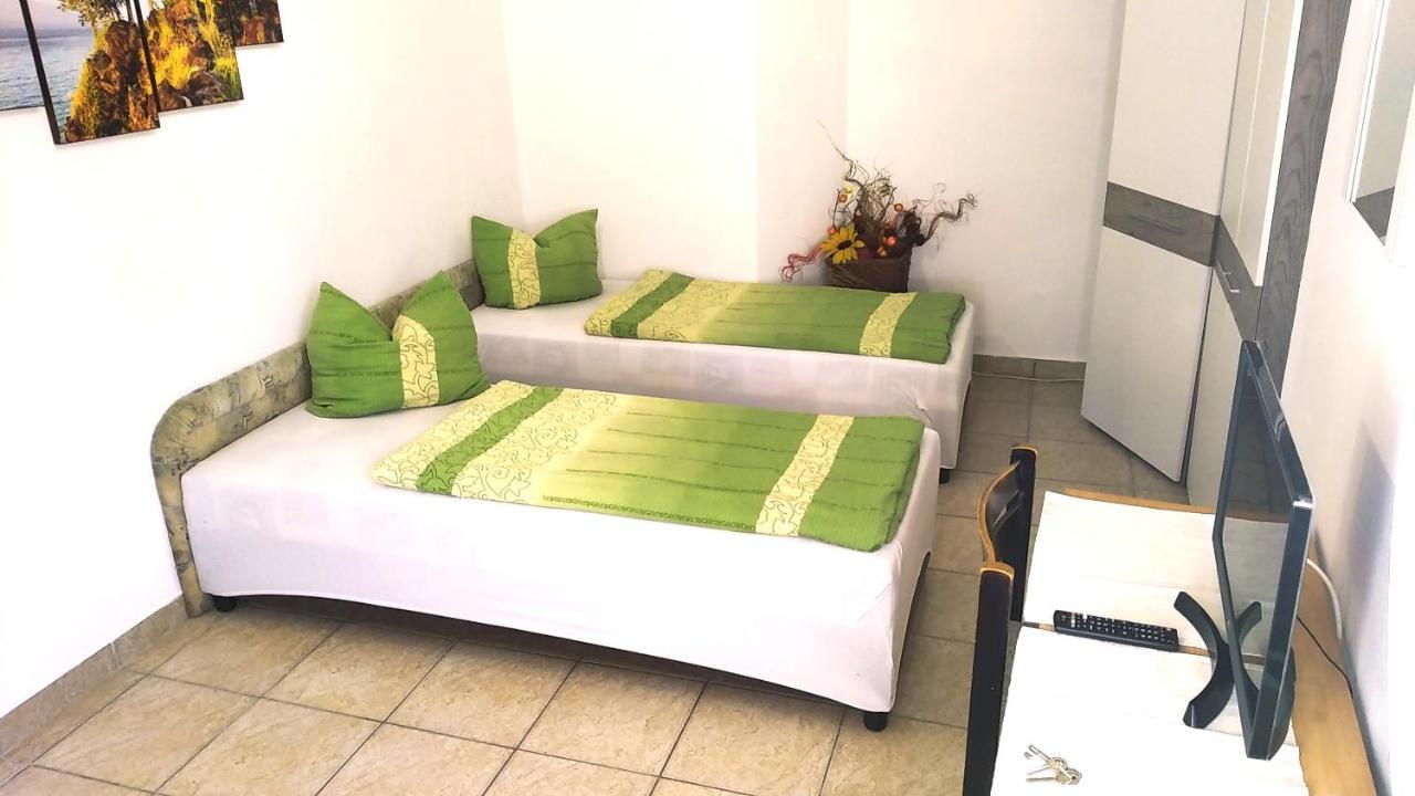 Hostel Maros Győr Esterno foto
