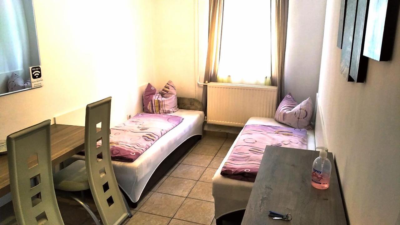 Hostel Maros Győr Esterno foto