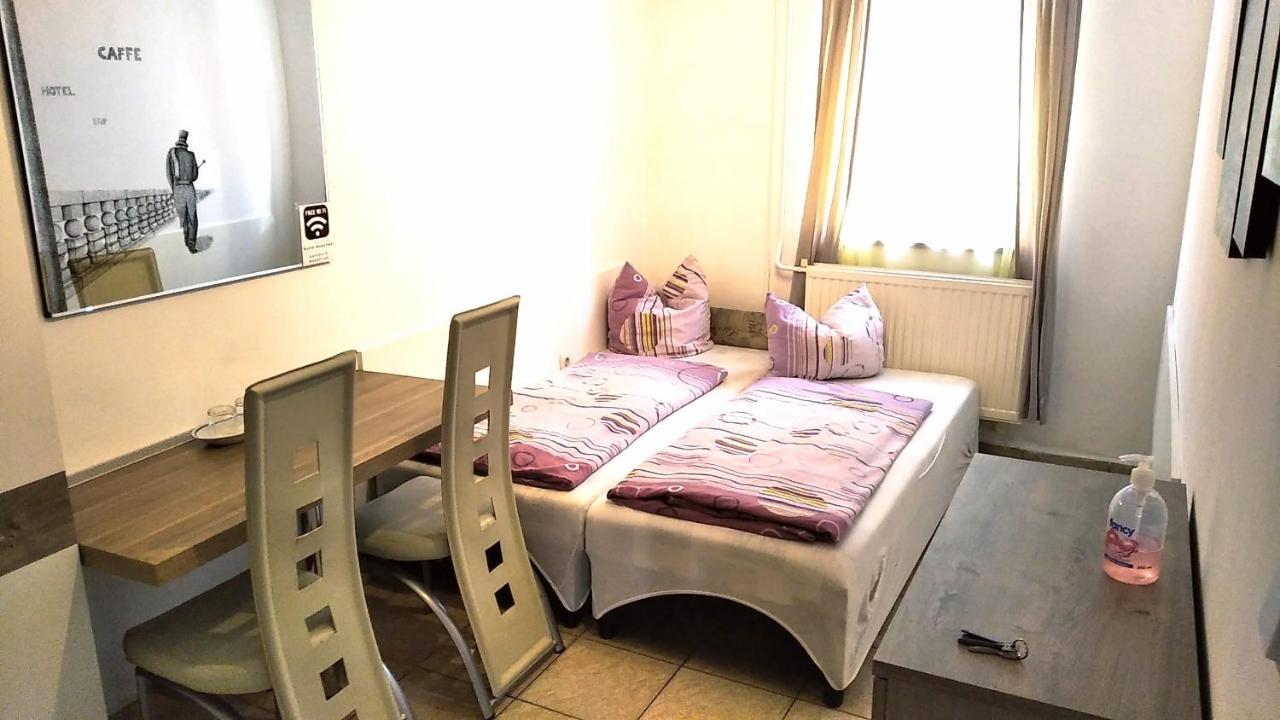 Hostel Maros Győr Esterno foto