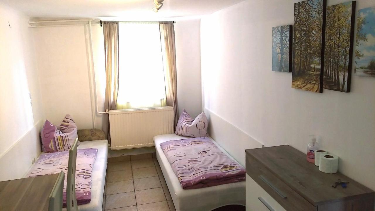 Hostel Maros Győr Esterno foto