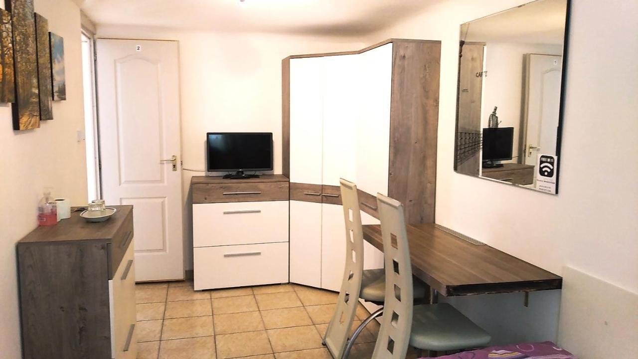 Hostel Maros Győr Esterno foto