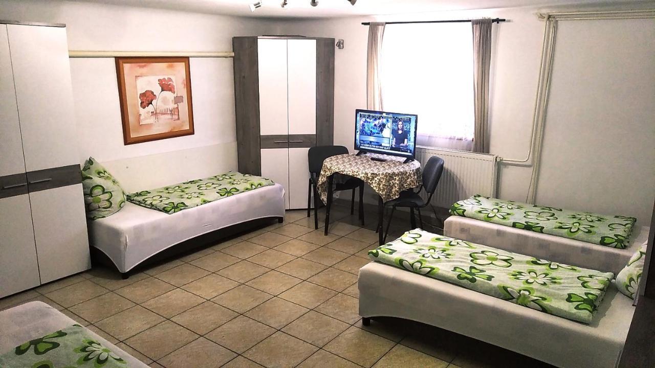 Hostel Maros Győr Esterno foto
