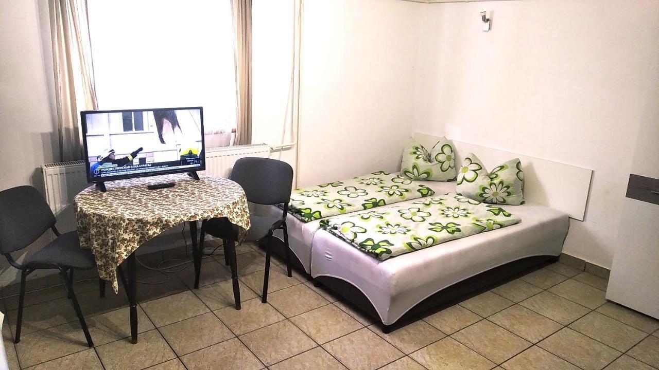 Hostel Maros Győr Esterno foto